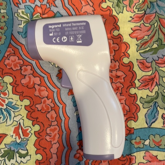 Legrand Infrared Forehead Thermometer - Picture 2 of 4